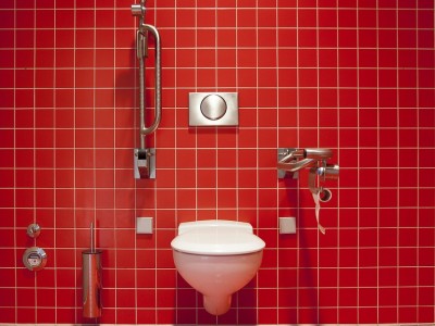 Trucs et astuces pour éradiquer les odeurs désagréables des toilettes