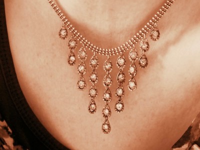 Mode femme : collier or jaune VS collier or rose