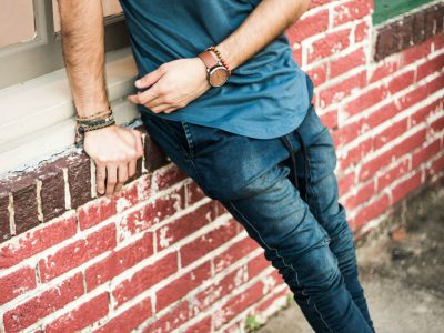 Quels styles de boucles d’oreilles pour homme choisir ?