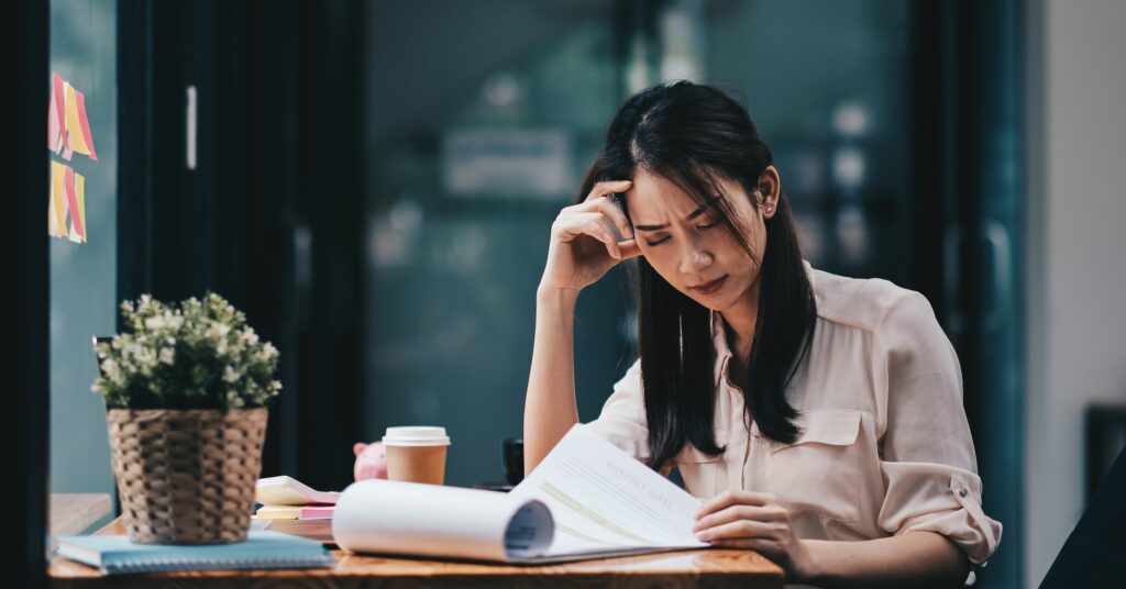 Stress au travail pouvant avoir plusieurs sources