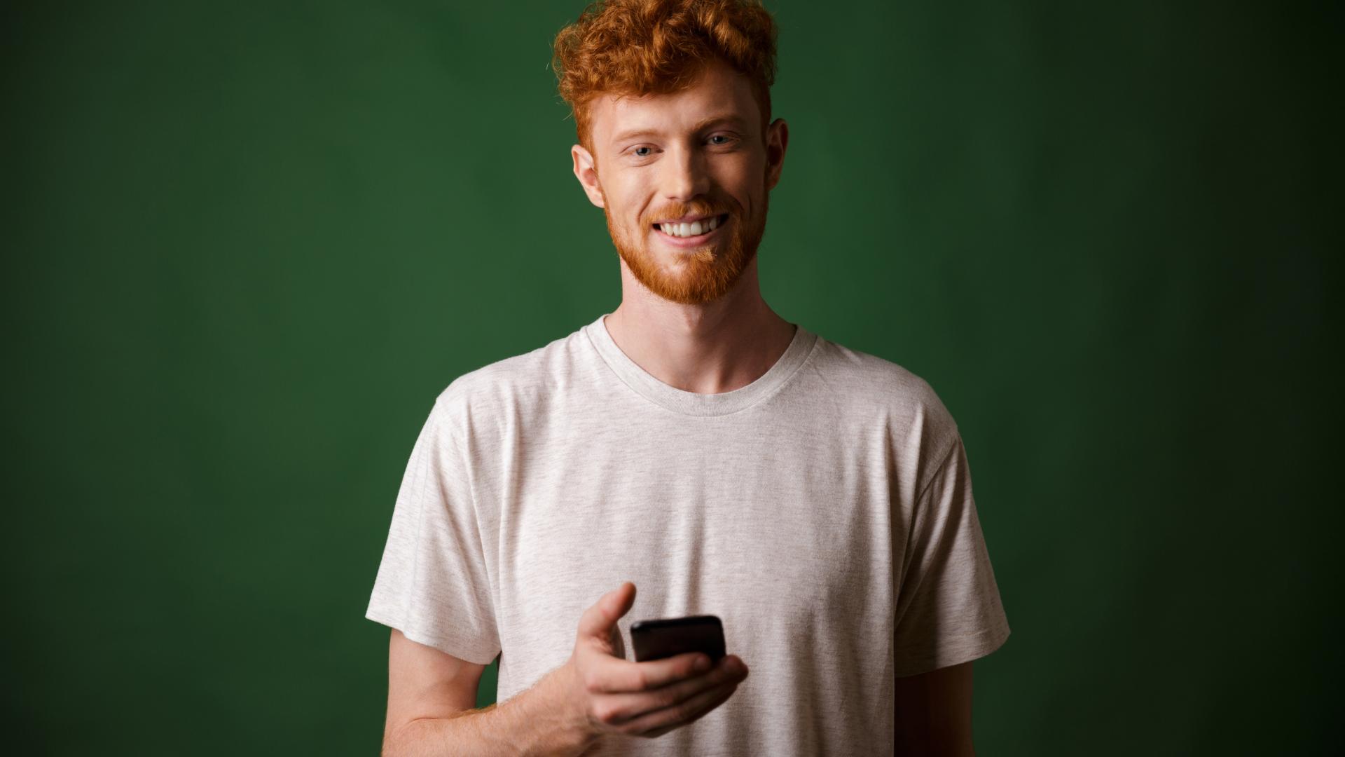homme avec une barbe