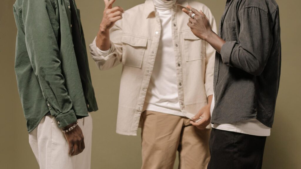 Homme en tenue de soirée